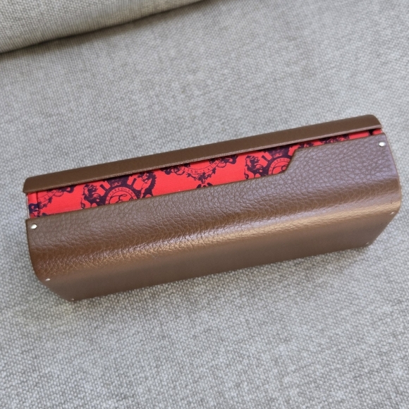 English Laundry Brown Sunglass Case - Picture 2 of 5